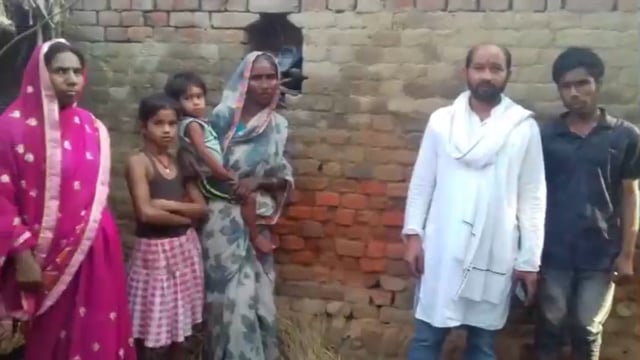 आग लगने से 2 घर जले ,हजारों की संपत्ति हुई स्वाहा ,संस्था ने पीड़ित परिवार के बीच वितरण की खाद्य सामग्री