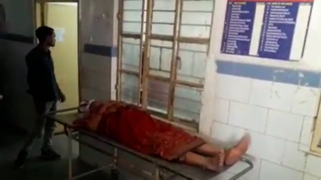 सिविल कोर्ट में पुलिस कस्टडी में आते हैं वृद्धा हुई बेहोश,सदर अस्पताल में कराया गया इलाज