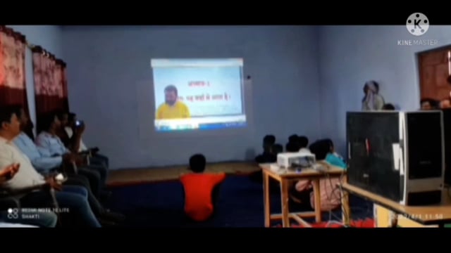 तरबगंज गोंडा खंड शिक्षा अधिकारी वीरेंद्र कुमार ने स्मार्ट क्लास का फीता काटकर किया शुभारंभ