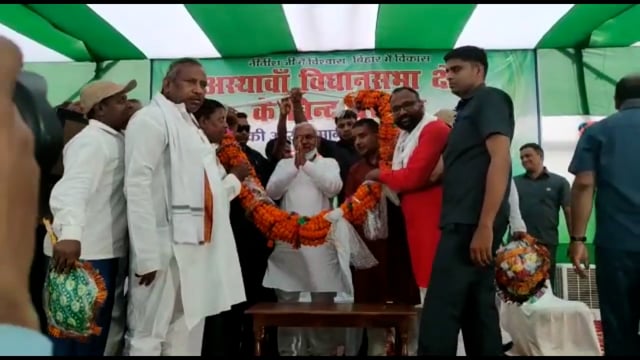 जनसंवाद कार्यक्रम के तहत बिंद गांव पहुंचे सीएम नीतीश कुमार का कार्यकर्ताओं ने किया भव्य स्वागत