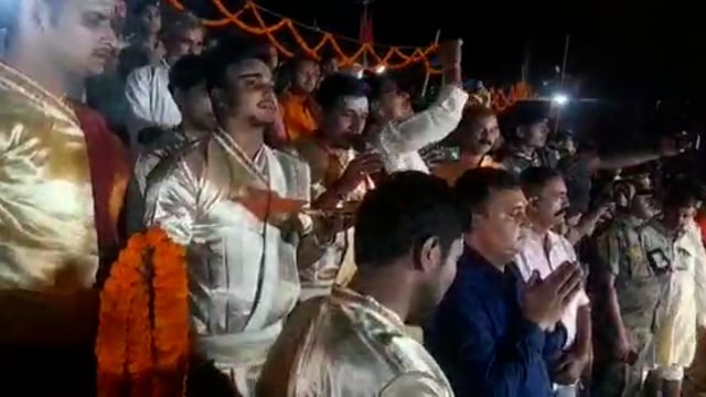 देव में मां गंगा आरती का हुआ आयोजन,5100 दीपों से सजा सूर्यकुंड तालाब