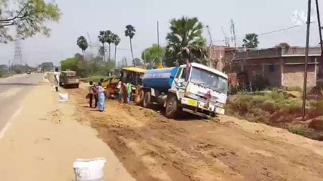 गिरीयक : फोर लेन निर्माण कंपनी का ट्रक हुआ दुर्घटना ग्रस्त बाल बाल बचे चालक व खलासी 