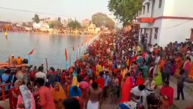 देव में आयोजित हुआ छठ महापर्व के दूसरे दिन का अनुष्ठान खरना,छठ व्रतियों ने खीर बनाकर की छठ मैया की उपासना