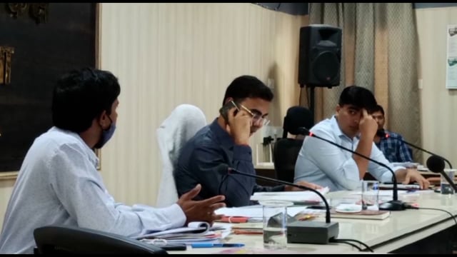 कोरिया ने पीएचई विभाग को बिगड़े हैंडपंप जल्द मरम्मत कराने का दिया निर्देश