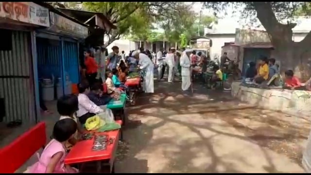 विभुतवाडी मध्ये भरला चिमुकल्यांचा बाजार पालक बनले ग्राहक