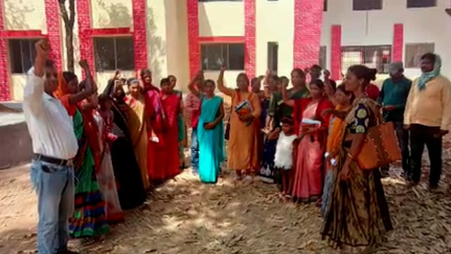 सेवा समाप्ति के खिलाफ झारखंड  एकीकृत पोषण सखियों का गांडेय में प्रदर्शन