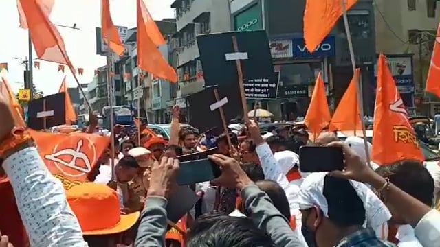 शिवसेना कायॅकरताओनो
शिवाजीचौकउलहासनगर 
भाजपा किरिटसौमौया के
खिलाफ धरनाआनदोलन
गोविनद केसाथ