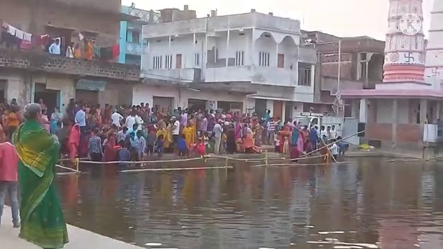 गिरीयक : छठ घाट पर लगी श्रद्धालुओं की भीड़ 