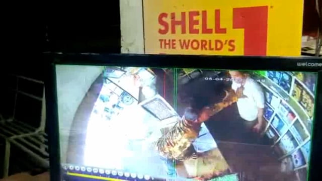 7 4 22

सोनाळा येथे दुकान चालकावर हल्ला ; घटना सीसीटीव्हीत कैद...
#crime 