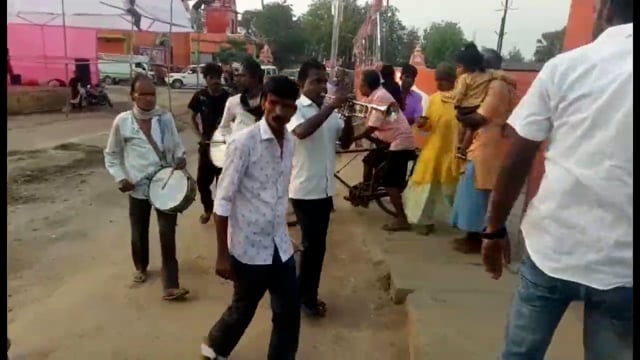 बिहार शरीफ में अस्ताचलगामी भगवान भास्कर को जल अपर्ण को लेकर घाटों पर उमड़ी भीड़