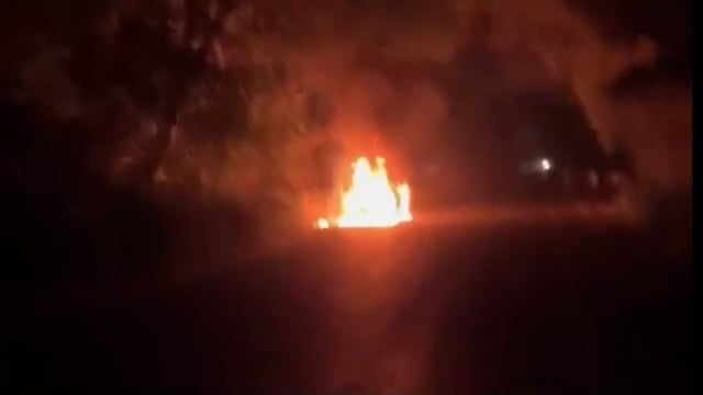 ट्रांसपोर्टर से बदमाशों ने किया लूट और फुंका कार, सूचना पर पहुँची पुलिस छानबीन मे जुटी नगर कोतवाली क्षेत्र की घटना