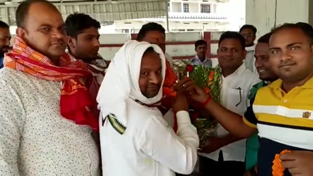 नवनिर्वाचित एमएलसी दिलीप कुमार सिंह को रफीगंज के जदयू कार्यकर्ताओं ने किया सम्मानित।