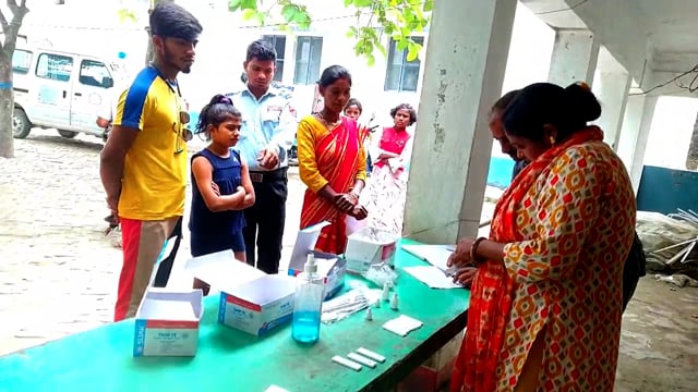 हसनगंज प्राथमिक स्वास्थ्य केंद्र में शिविर आयोजित कर 40 लोगों का किया गया कोरोना जांच