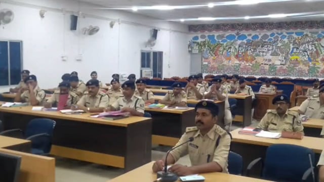 एसपी किशोर राय के द्वारा समाहरणालय में क्राइम मीटिंग का आयोजन किया गया।