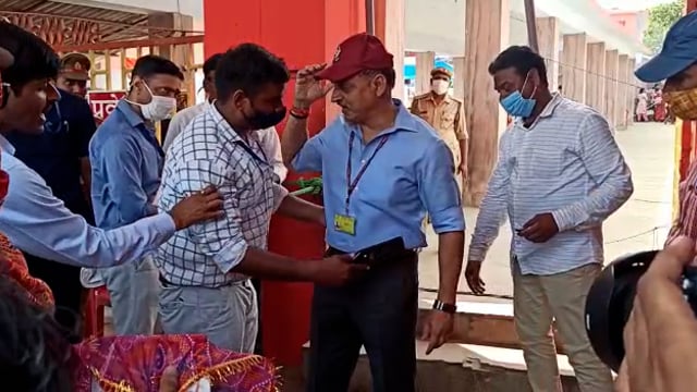 बलरामपुर अपर पुलिस महानिदेशक सुरक्षा द्वारा देवीपाटन शक्ति पीठ में मेले व मंदिर सुरक्षा का लिया गया जायजा