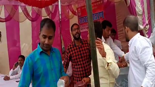 हिलसा सूर्य मंदिर छठ घाट पर समाजसेवियों ने स्टॉल लगा किया शरबत वितरण