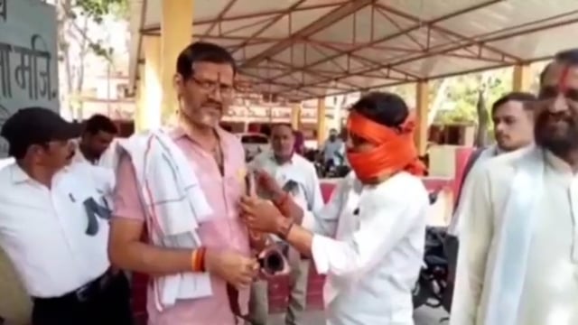 कोंच:बलिया व एमपी में पत्रकारों के उत्पीड़न को लेकर कोंच के पत्रकारों ने जताया रोष, काली पट्टी बांधकर किया विरोध प्रदर्शन