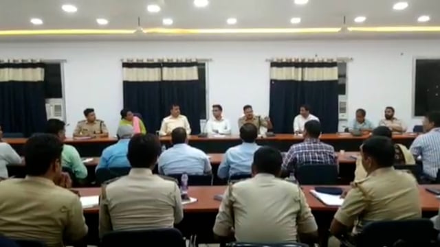 रामनवमी पर्व को लेकर विधि व्यवस्था के मद्देनजर डीएम एसपी ने बीडीओ सीओ एवं थानाध्यक्षों के साथ की बैठक