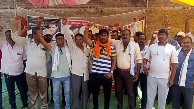 ॲड.गुणवंत सदावर्ते यांना अटक केल्याच्या निषेधार्थ एसटी कामगारांनी केला निषेध