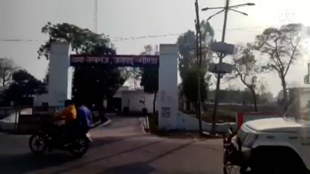 तरबगंज गोंडा आबादी की जमीन को लेकर दो पक्षों में हुआ विवाद सूचना पर पहुंची डायल 112 में दोनों पक्षों को थाने पर किया तलब