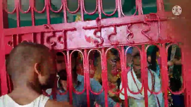  चैती दुर्गा मंदिर में महानवमी को  सिद्धिदात्री की हुई पूजा बजरंगी ध्वजारोहण के साथसाथ मंदिर में दी गई हजारो पाठा की बली