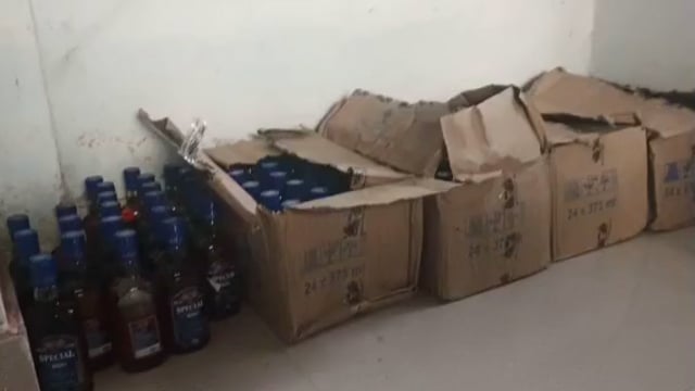 चेवाड़ा थाना पुलिस ने एक लावारिस कार से 118 बोतल अंग्रेजी शराब किया बरामद