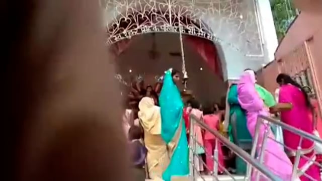 दुर्गा पूजा को लेकर श्रद्धालुओं के द्वारा की जा रही है पूजा अर्चना