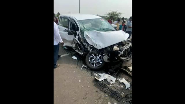 समाज कल्याण चे माजी सभापती ब्रह्मानंद पडळकर यांच्या गाडीचा दूध वाहतूक करणाऱ्या डमडम सोबत अपघात

