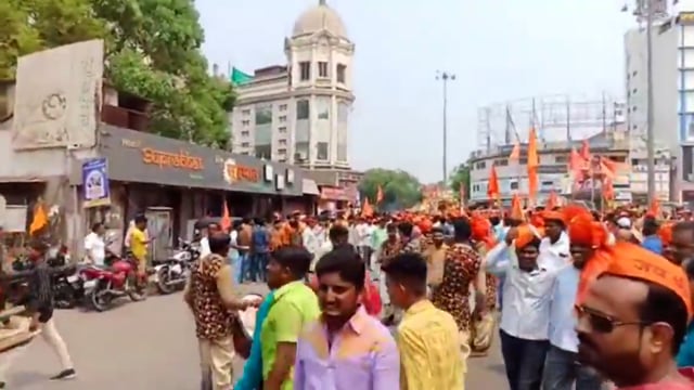 भगवान राम की जयंती के अवसर पर सोलापुर में शिवसेना की ओर से आयोजित भगवा रैली में मुस्लिम समुदाय ने अपनी उपस्थिति दिखाई।