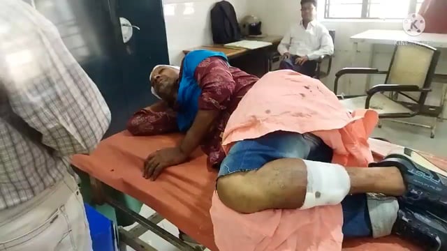 रविवार सुबह 9:00 बजे चाकूबाजी की घटना करने वाले को बदले में घेरकर लाठी-डंडों से पीटकर सिर फोड़ा अस्पताल में भर्ती