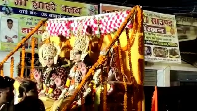 रफीगंज में मां शारदे क्लब द्वारा किया गया प्रसाद वितरण का आयोजन