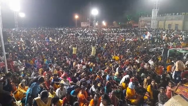 डॉ बाबासाहेब आंबेडकर यांच्या जयंती निमित्त आनंद शिंदे यांचा भिम गीतांचा दणदणीत कार्यक्रम,लाखोंची गर्दी उसळली