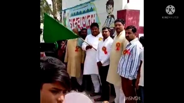 गोंडा न्यूज़ स्कूल चलो अभियान को ब्लॉक प्रमुख ने हरी झंडी दिखाकर किया रवाना