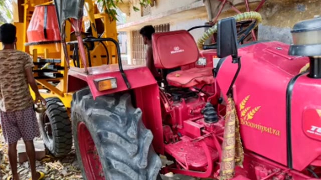 घर के दरवाजे से ट्रैक्टर चोरी प्राथमिकी दर्ज