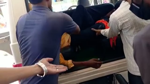 शेखपुरा सिकंदरा मुख्य मार्ग पर कमलगढ़ के पास मोटरसाइकिल एक्सीडेंट में पति-पत्नी और एक बच्चा जख्मी