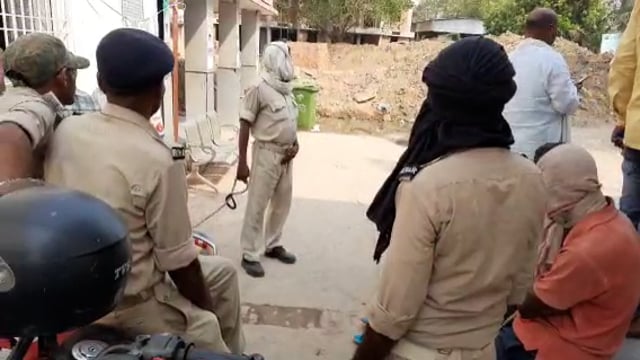 उत्पाद विभाग की टीम ने एरका चेक पोस्ट से 5 शराबियों को पकड़ा, भेजा जेल