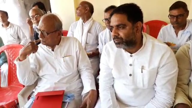 दानी बीघा स्थित आवास पर केरल के पूर्व राज्यपाल निखिल कुमार ने की प्रेस प्रतिनिधियों से बात