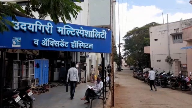 येरोळ मोड लातूर उदगीर रोडवर कारचा अपघात,अपघातात उदगीर येथिल व्यक्ती जखमी