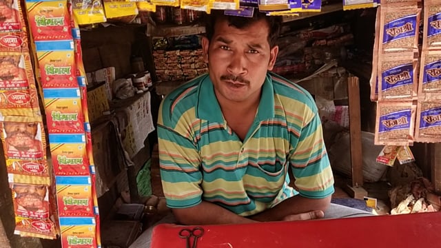 बाघराय थाना क्षेत्र के मौरी चौराहे पर चोरों का आतंक तीन गुमतियो के ताले तोड़कर गुटका आदि सामान उठा ले गए प्रशासन बनामूक 