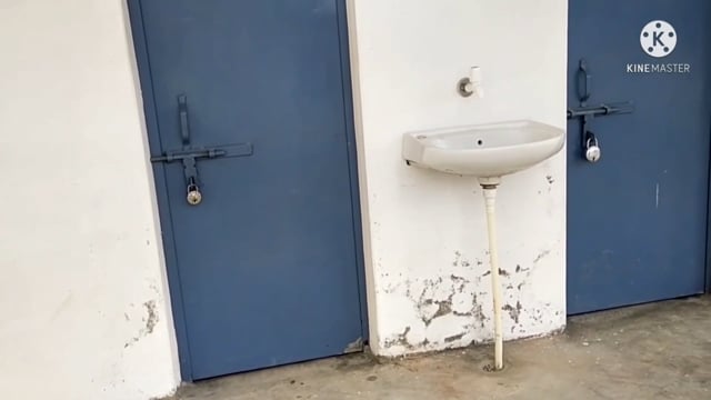 प्रतापगढ़ जिले के बिहार ब्लाक परिसर के सार्वजनिक शौचालय में बंद है ताला कर्मचारी ,ग्राम प्रधान, क्षेत्र के लोग परेशान