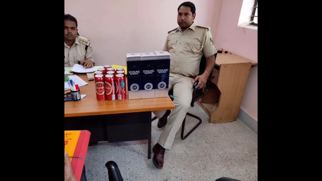 लखीसराय उत्पाद विभाग की टीम ने टाटा दानापुर  ट्रेन में जांच के दौरान 10 पीस बीयर एवं 3 पीस अंग्रेजी शराब की बरामद 