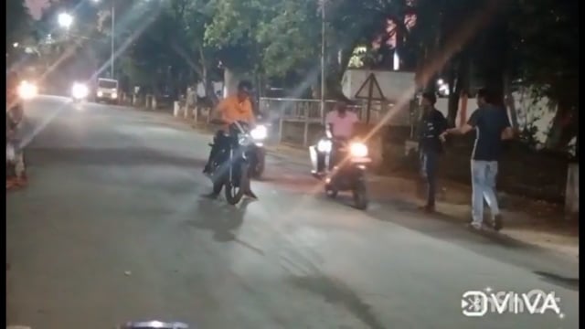 गेज नदी के पास सड़क दुर्घटना में मोटरसाइकिल सवार युवक घायल