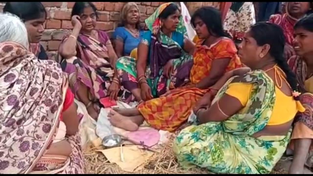 आंध्रप्रदेश के एक फैक्ट्री में आग लगने से हुई मौत के बाद गांव में पसरा मातम