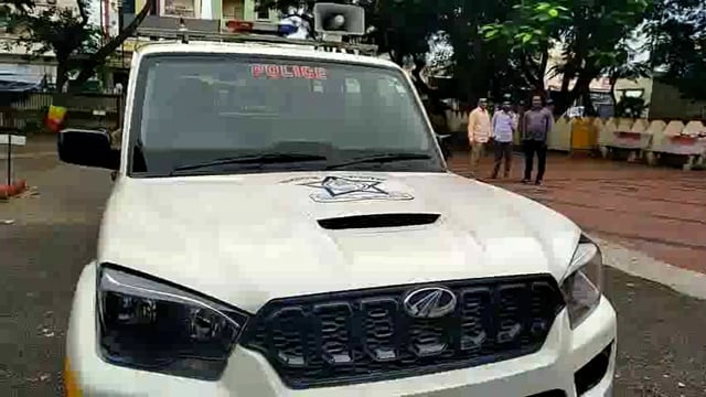 विनापरवाना महामार्गावर पुतळा उभारल्याचे प्रकरणी जिल्हा परिषद सदस्या माजी उपसभापती सह 30 जणांच्या विरोधात गुन्हा दाखल