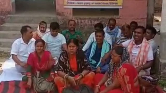 चानन  : चानन बीईओ कार्यालय पर विभिन्न मांगों को ले शिक्षक संघ का धरना-प्रदर्शन। 