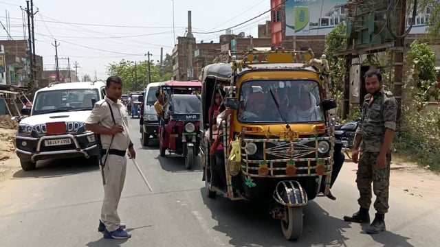 लखीसराय शहर के कवैया थाना के पुलिस कर्मियों के द्वारा चलाया गया वाहन जांच अभियान वाहन चालकों में मचा हड़कंप