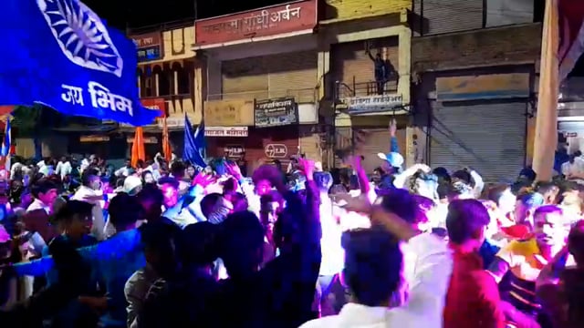 शहरात डॉ बाबासाहेब आंबेडकर यांच्या जयंती निमित्त भव्य मिरवणूक,राष्ट्रीय दलित अधिकार मंचची पुष्पवृष्टी