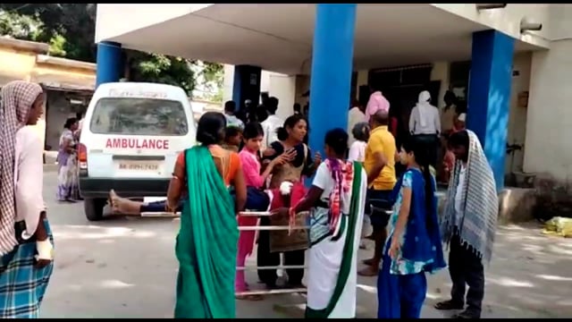 डिहरा गांव के बिहटा सरमेरा मुख्य मार्ग 78 पर तेज रफ्तार अज्ञात ट्रक ने आइसक्रीम बेचने वाले मजदूर को कुचला। तीन की हालत,