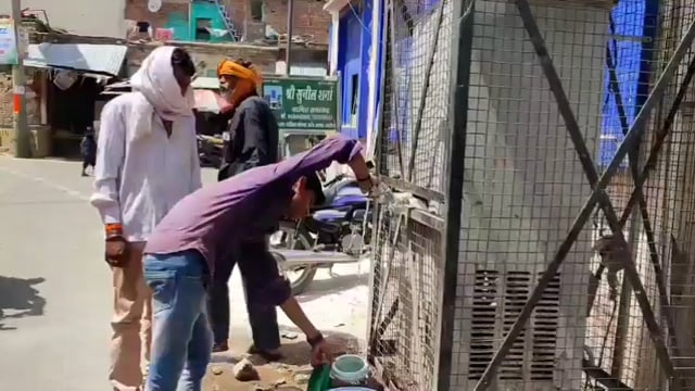 कोंच:-भीषण गर्मी में गहराया जल संकट बूंद बूंद पानी के लिए परेशान हुई जनता सरकारी दावों की निकली हवा