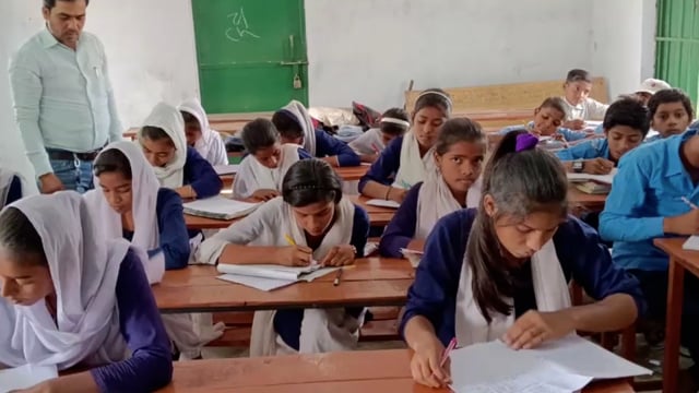 जागरूकता को लेकर बाला बिगहा के मध्य विद्यायलय में निबंध प्रतियोगिता आयोजित